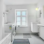 Hébergement de vacances 4 Bedroom Cozy In *