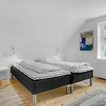 4 Bedroom Cozy In Hébergement de vacances Kolind