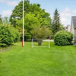 4 Bedroom Cozy In Hébergement de vacances