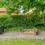 4 Bedroom Cozy In Hébergement de vacances *