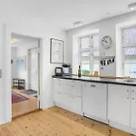 Hébergement de vacances 4 Bedroom Cozy In *