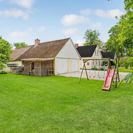 4 Bedroom Cozy In Hébergement de vacances